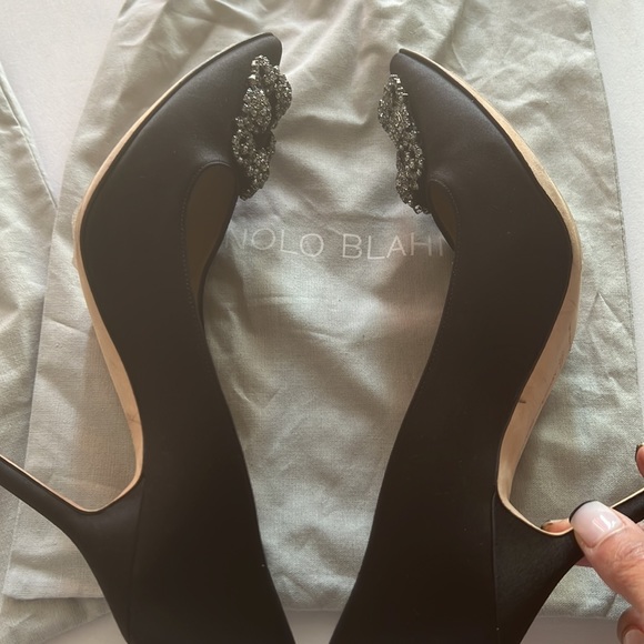 Manolo Blahnik Hangisi satin pumps